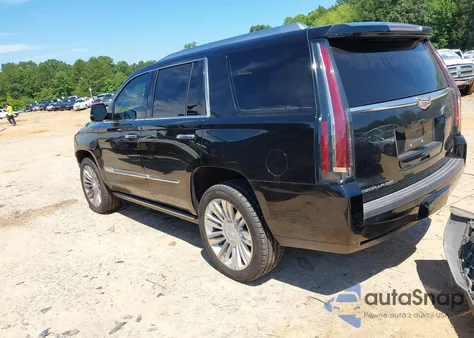 2015 Cadillac Escalade Platinum z USA, uszkodzony, nr VIN 1GYS4PKJ6FR695160